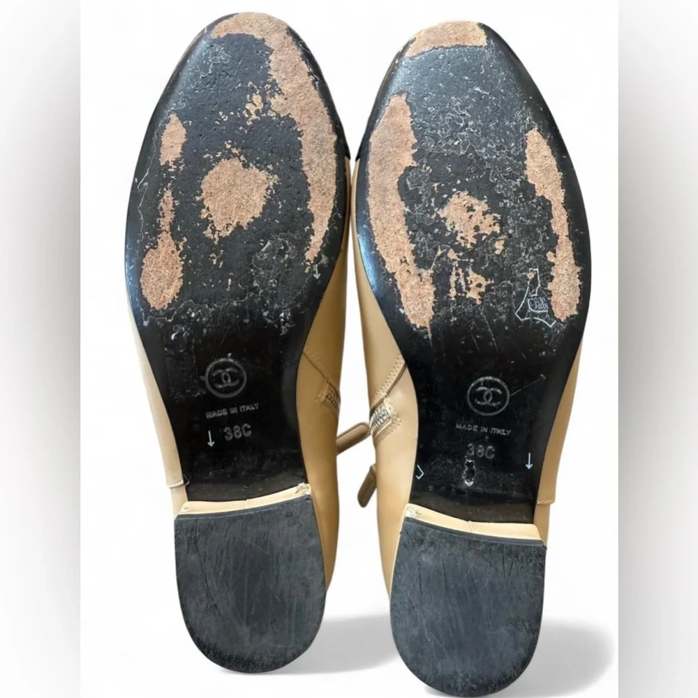 CHANEL fold-over flat ankle boots in lambskin leather - Picture 10 of 10